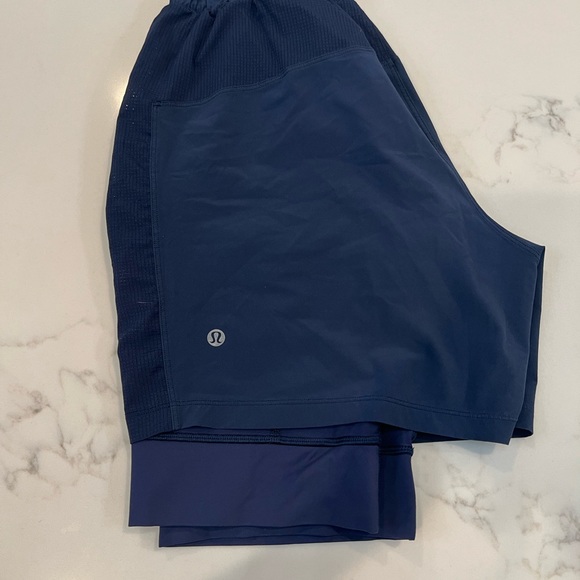 Lululemon Mens Shorts - Picture 2 of 2